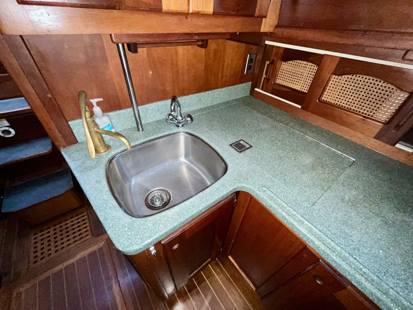 Slide: The Image of Gozzard 36 1986 - 5234877