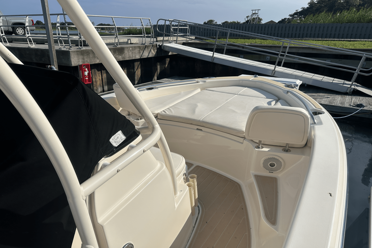 Slide: The Image of Grady-White 191 COASTAL EXPLORER 2018 - 1