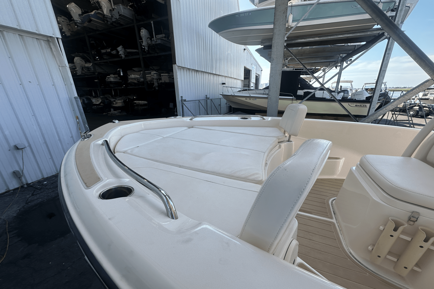 Slide: The Image of Grady-White 191 COASTAL EXPLORER 2018 - 6