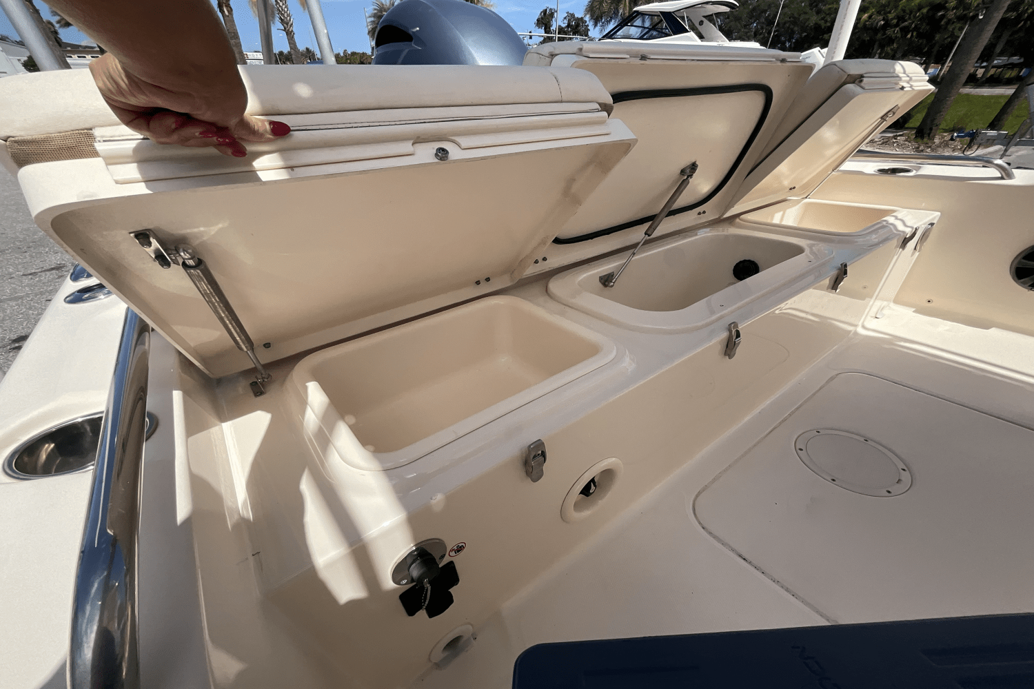 Slide: The Image of Grady-White 191 Coastal Explorer 2019 - 19