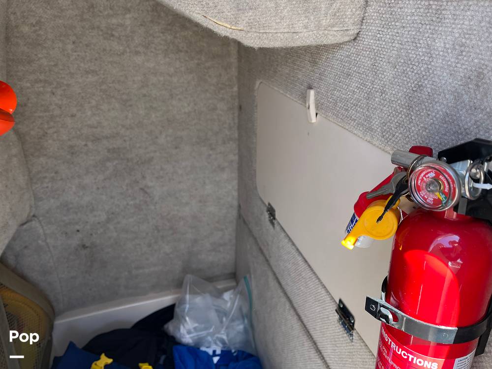 Slide: The Image of Grady-White 222 Fisherman 2004 - 15399855