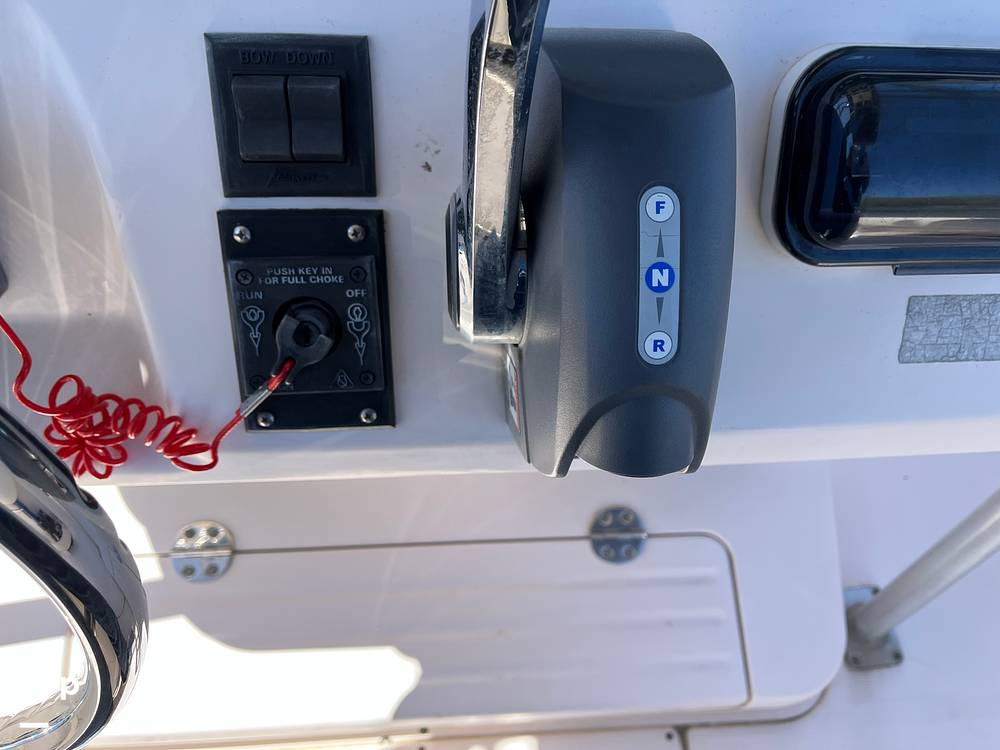 Slide: The Image of Grady-White 222 Fisherman 2004 - 15399833
