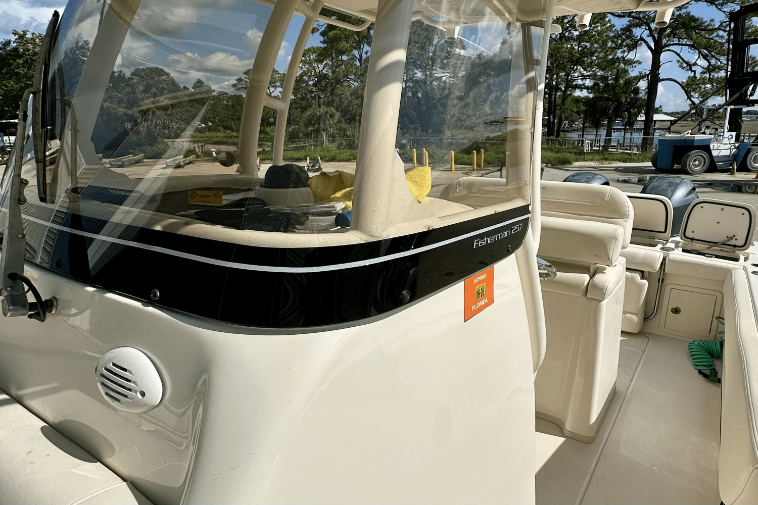 Slide: The Image of Grady-White 257 FISHERMAN 2019 - 11