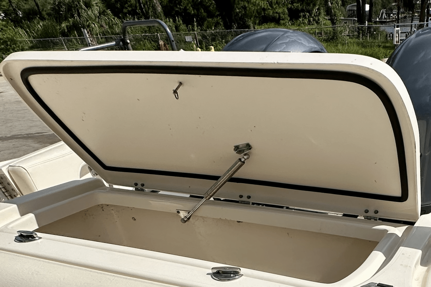 Slide: The Image of Grady-White 257 FISHERMAN 2019 - 17