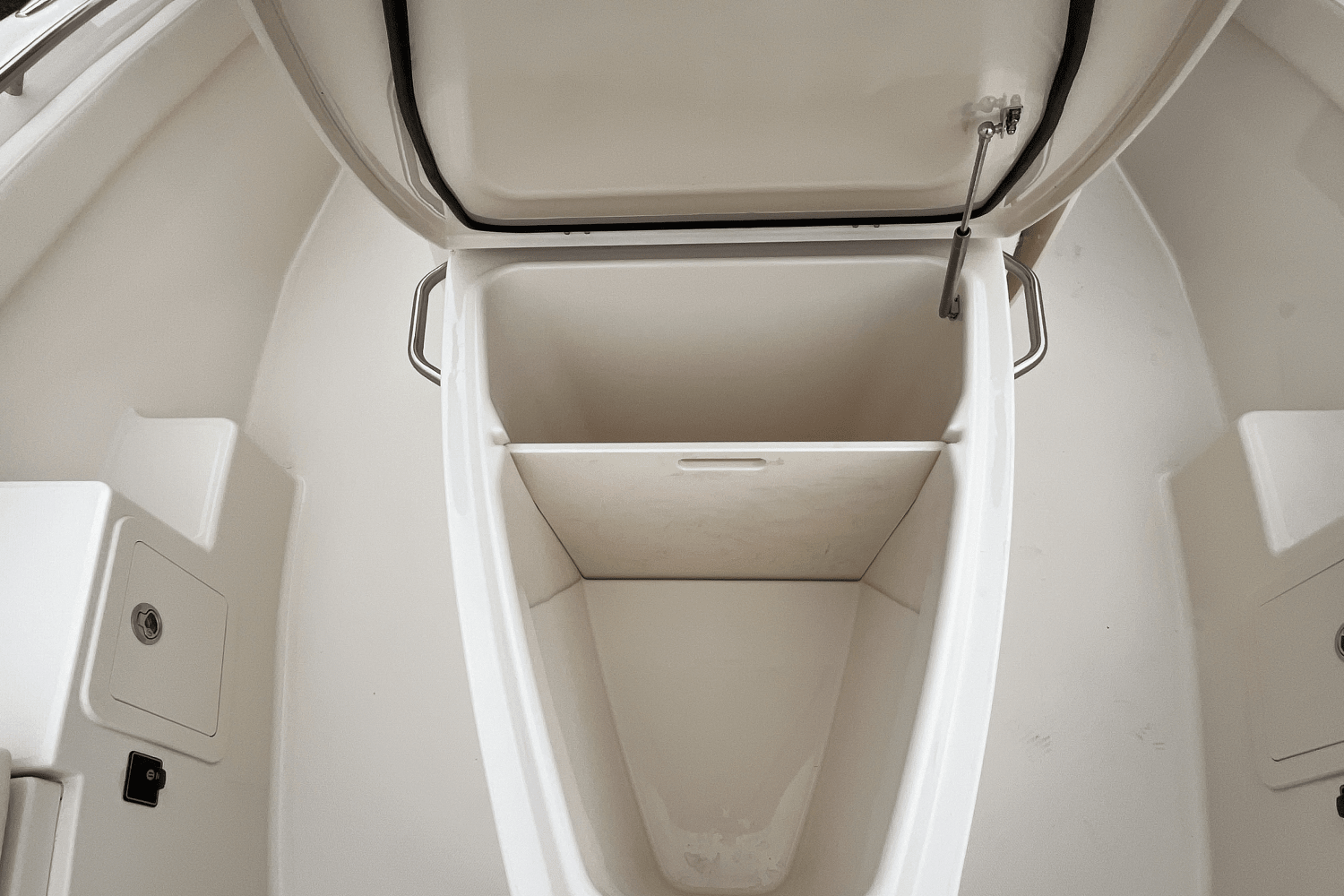 Slide: The Image of Grady-White 281 CE 2025 - 11