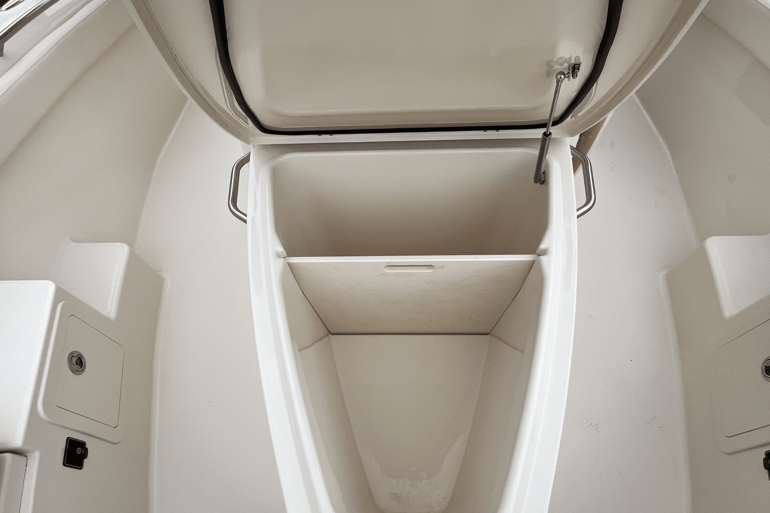 Slide: The Image of Grady-White 281 CE 2025 - 12