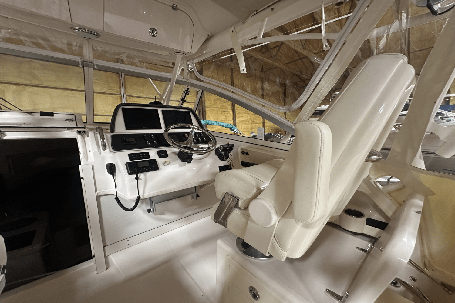 Slide: The Image of Grady-White 300 MARLIN 2021 - 11