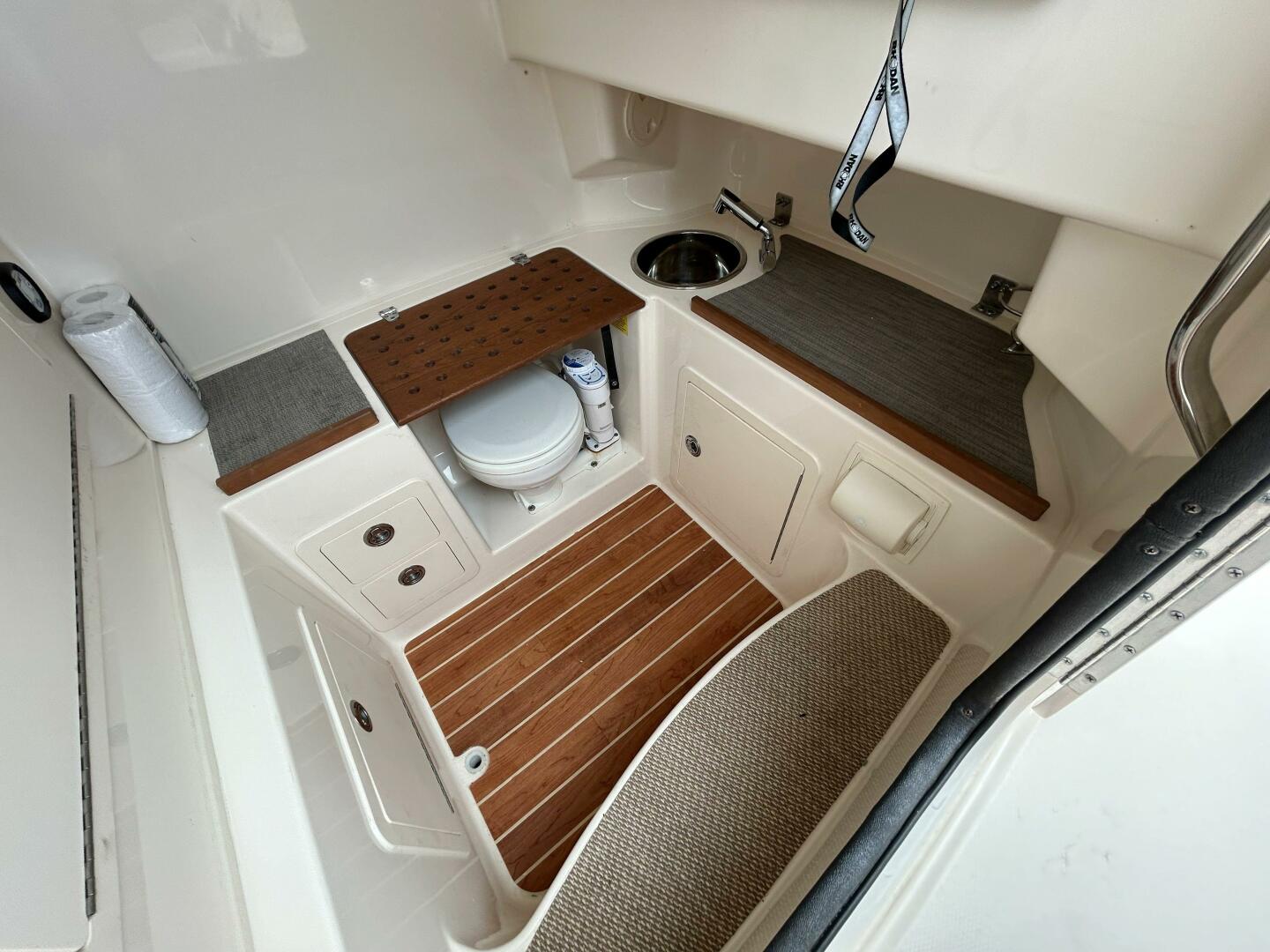 Slide: The Image of 2019 Grady-White 306 Canyon - 4570778