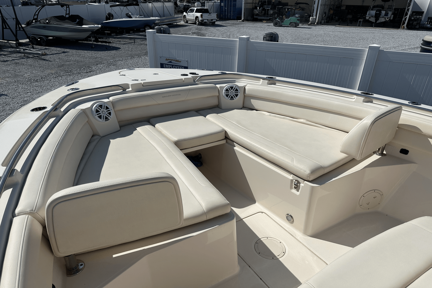 Slide: The Image of Grady-White 326 CANYON 2020 - 12