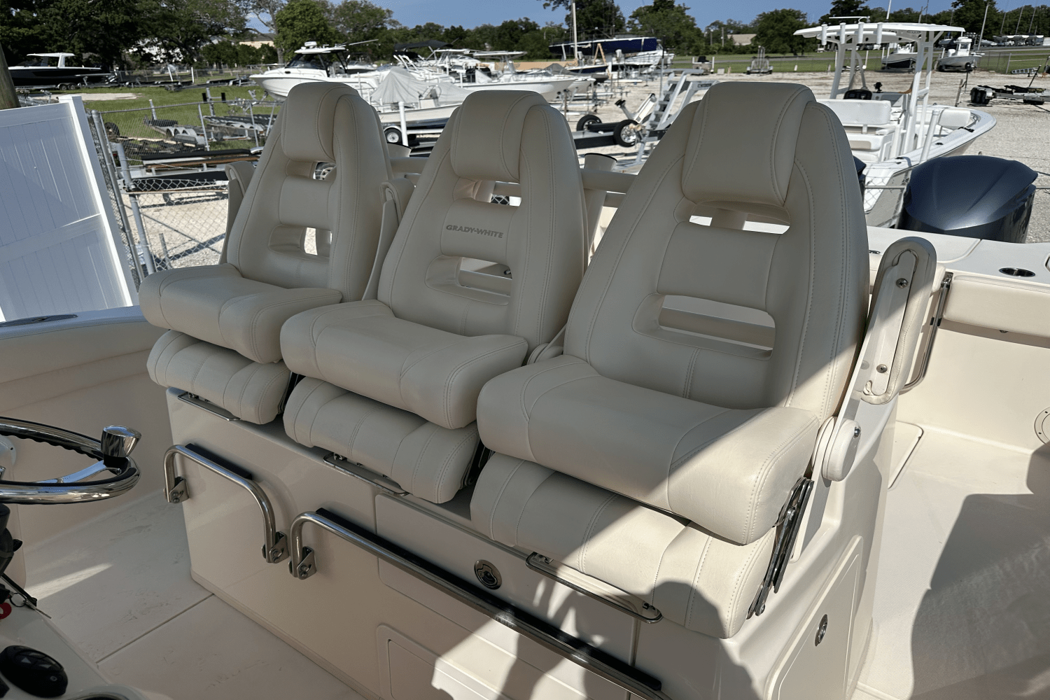 Slide: The Image of Grady-White 326 CANYON 2020 - 15