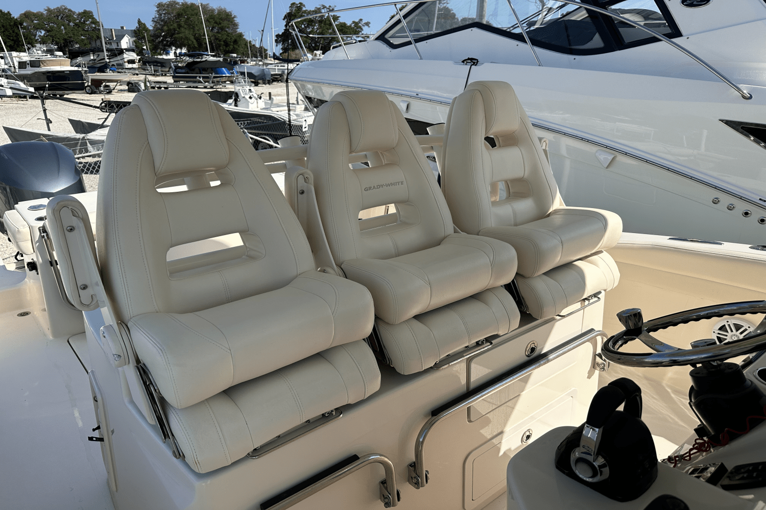 Slide: The Image of Grady-White 326 CANYON 2020 - 16