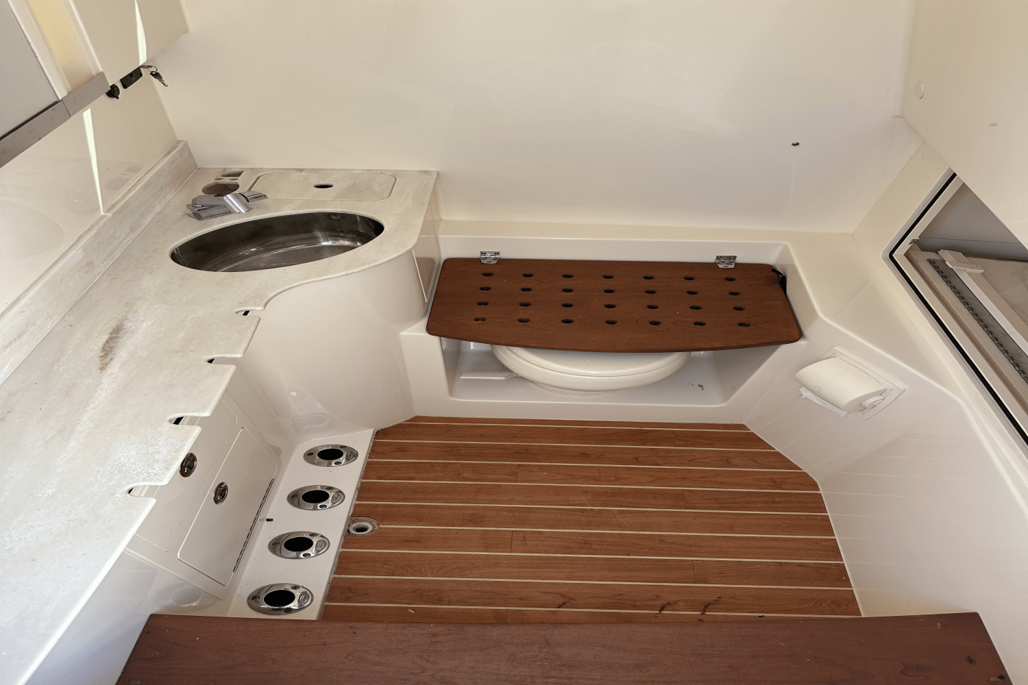 Slide: The Image of Grady-White 326 CANYON 2020 - 28