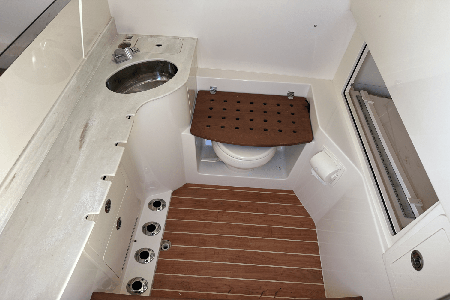 Slide: The Image of Grady-White 326 CANYON 2020 - 29