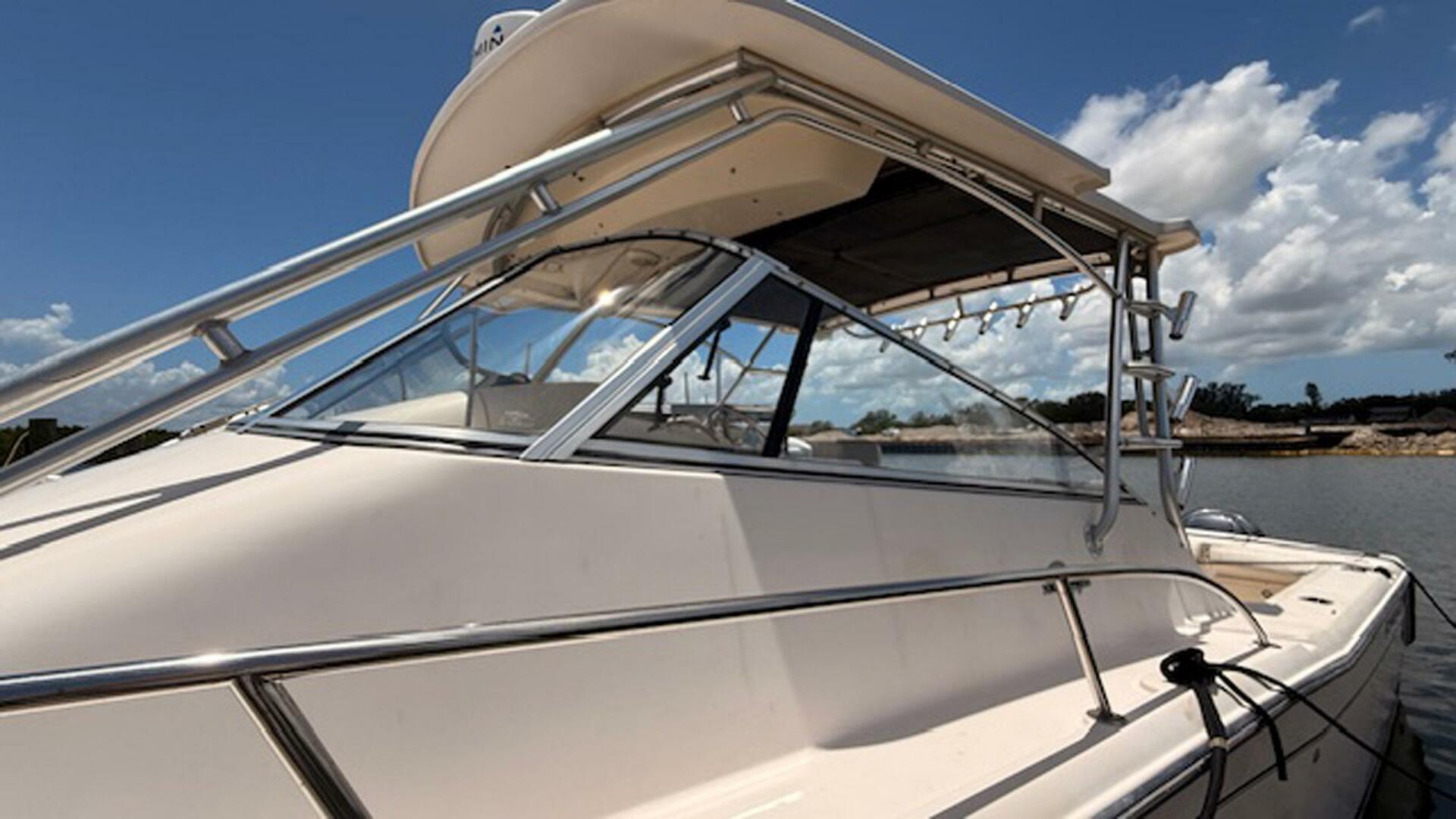 Slide: The Image of Grady-White Express 330 2005 - 5395353