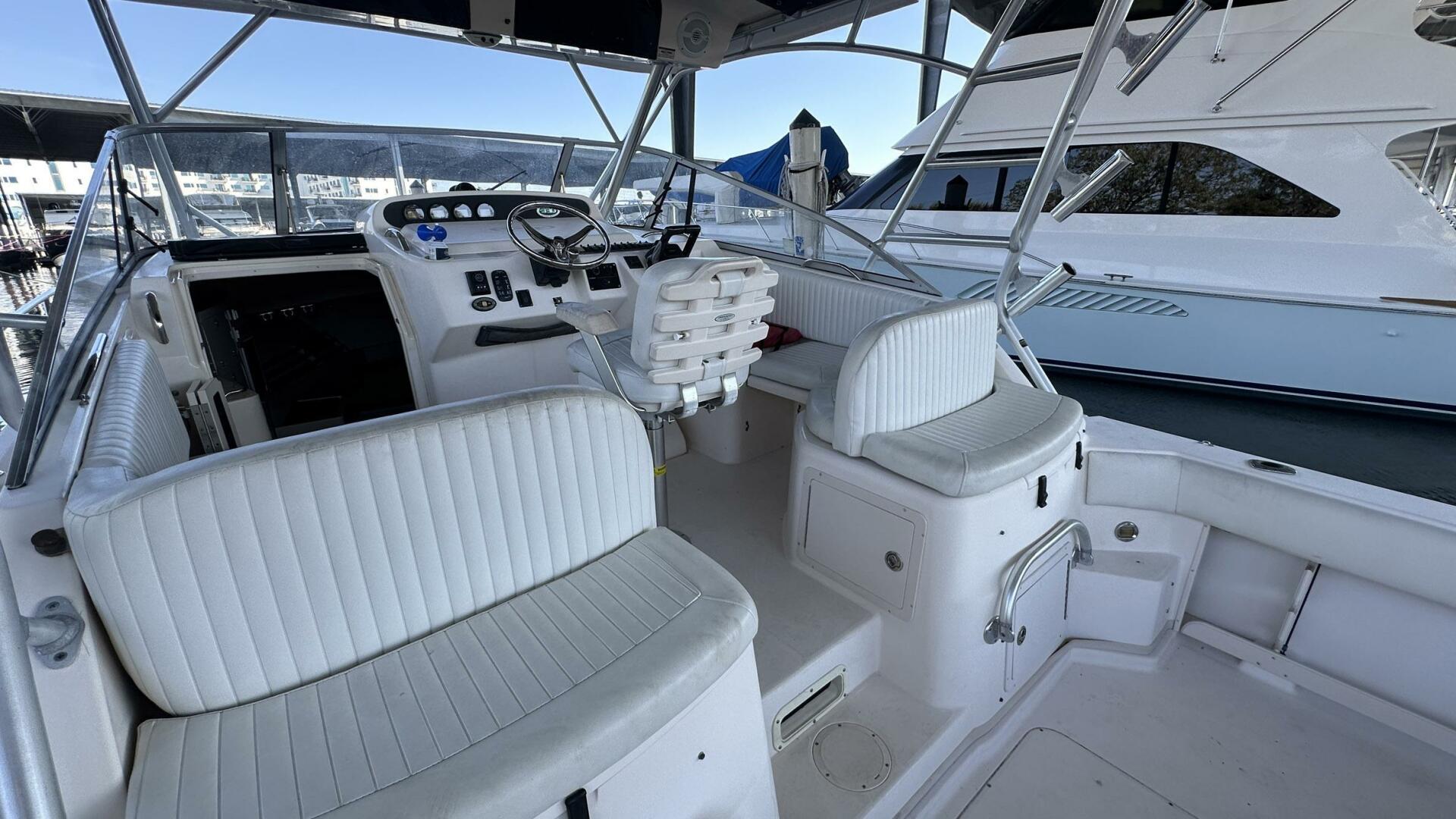 Slide: The Image of Grady-White Express 330 2005 - 5395366