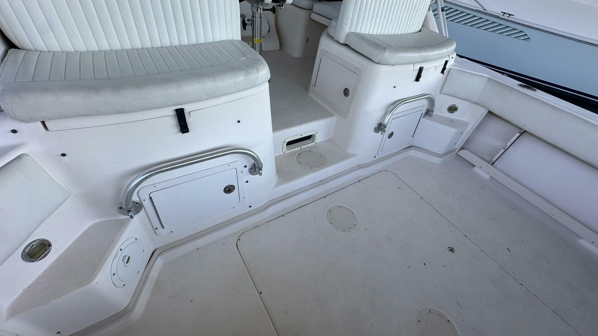 Slide: The Image of Grady-White Express 330 2005 - 5395367