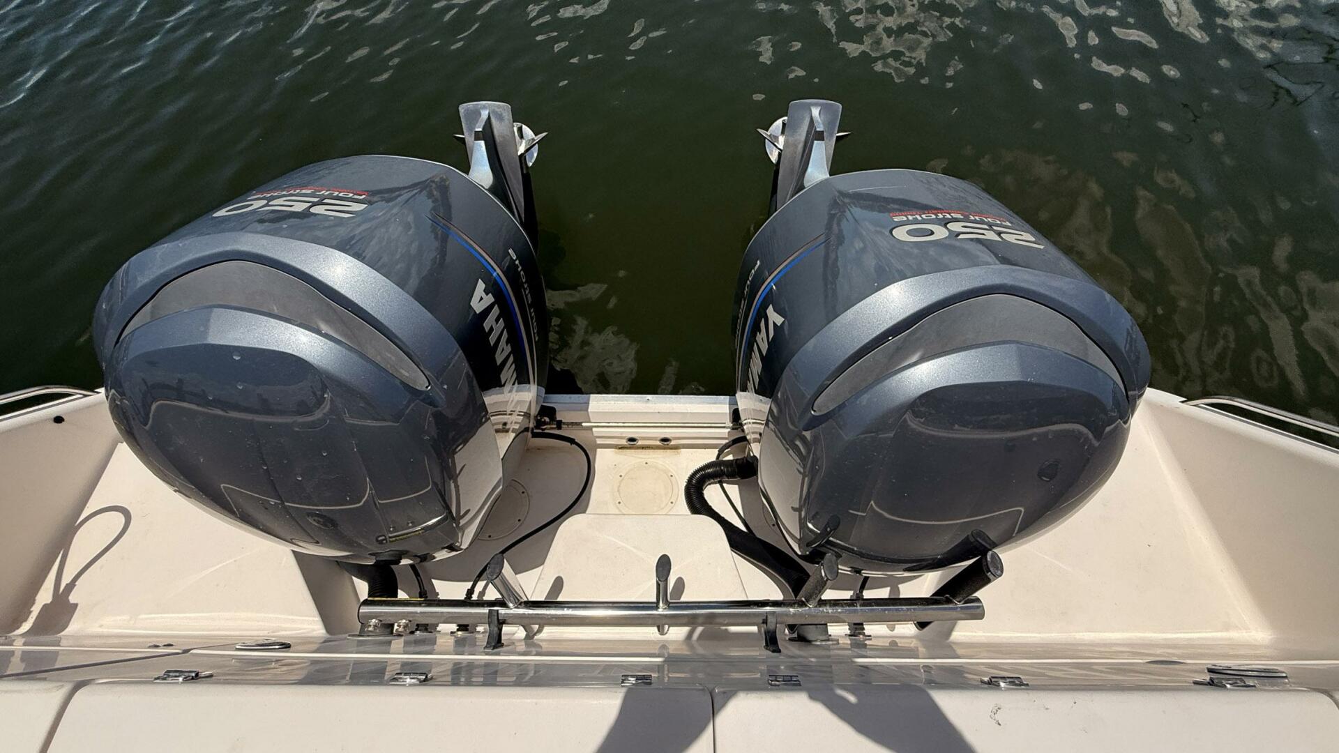 Slide: The Image of Grady-White Express 330 2005 - 5395371