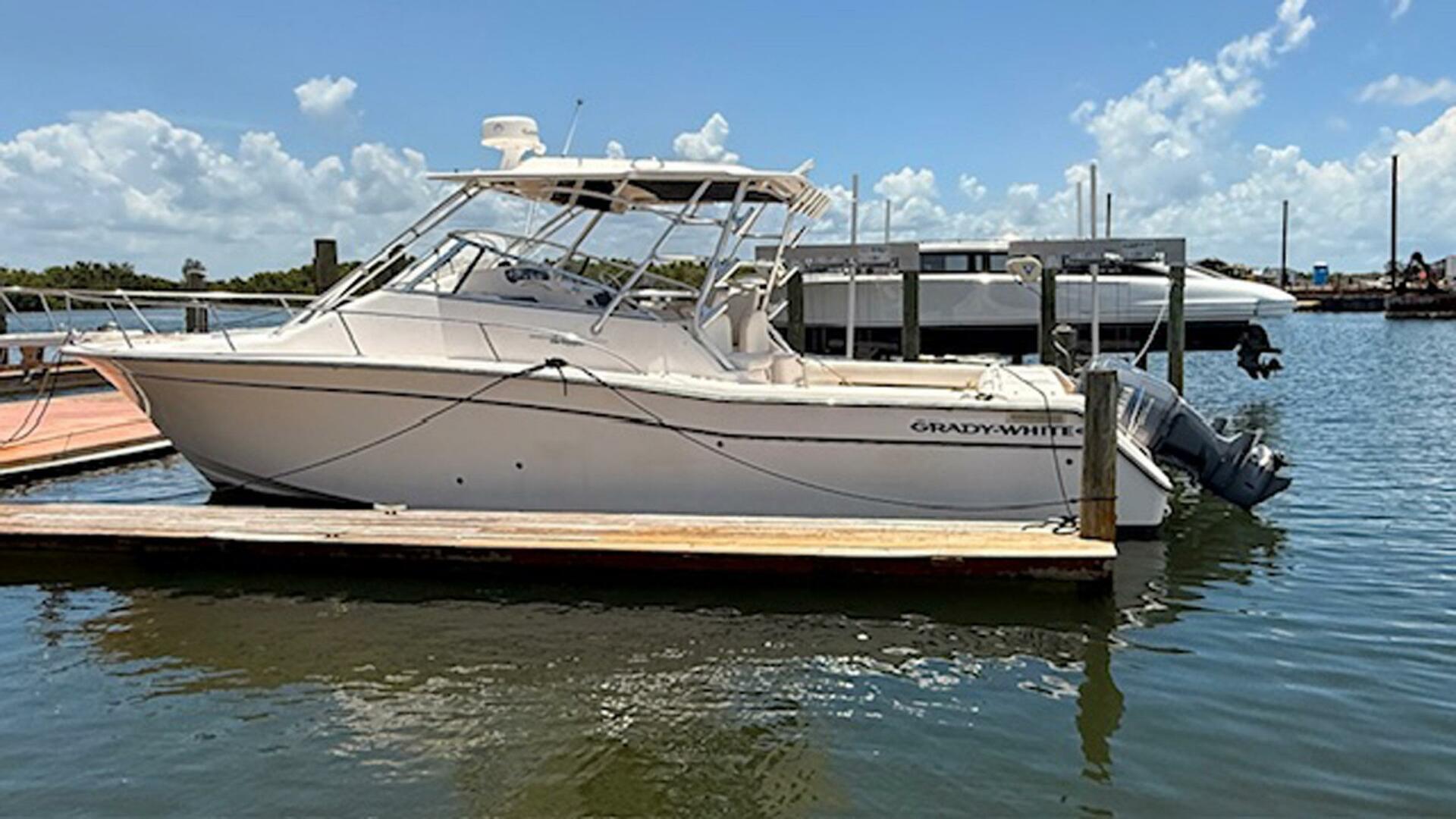 Slide: The Image of Grady-White Express 330 2005 - 5395373