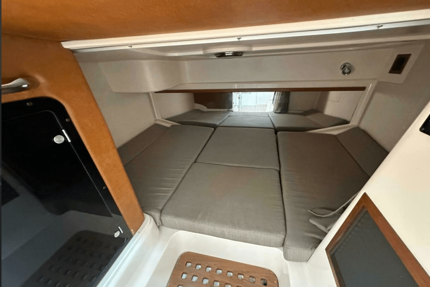 Slide: The Image of Grady-White Express 330 2014 - 20