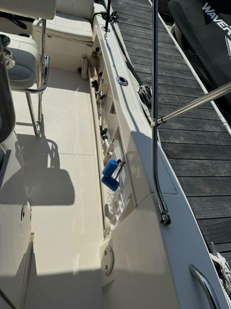 Slide: The Image of Grady-White Fisherman 2020 - 4554784