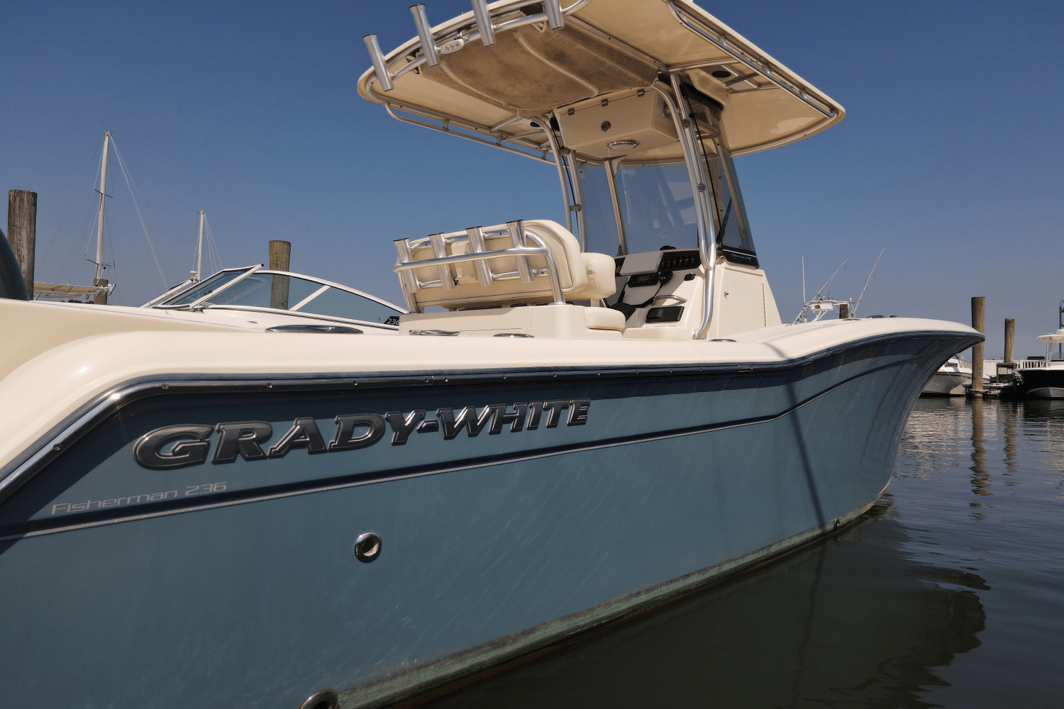 Slide: The Image of Grady-White Fisherman 236 2020 - 2