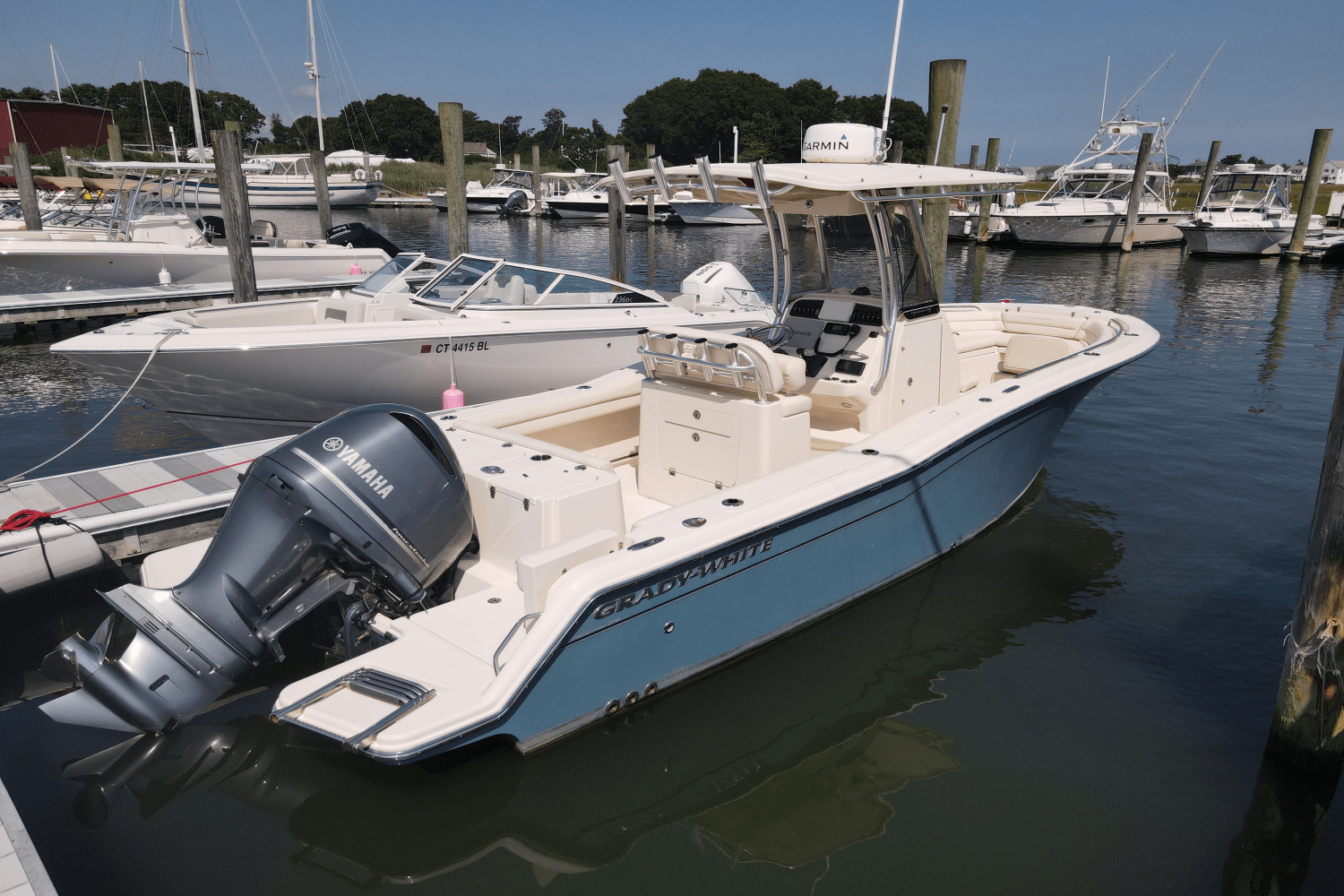 Slide: The Image of Grady-White Fisherman 236 2020 - 7