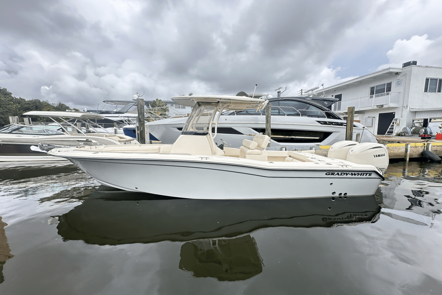 Slide: The Image of Grady-White Fisherman 257 2025 - 0