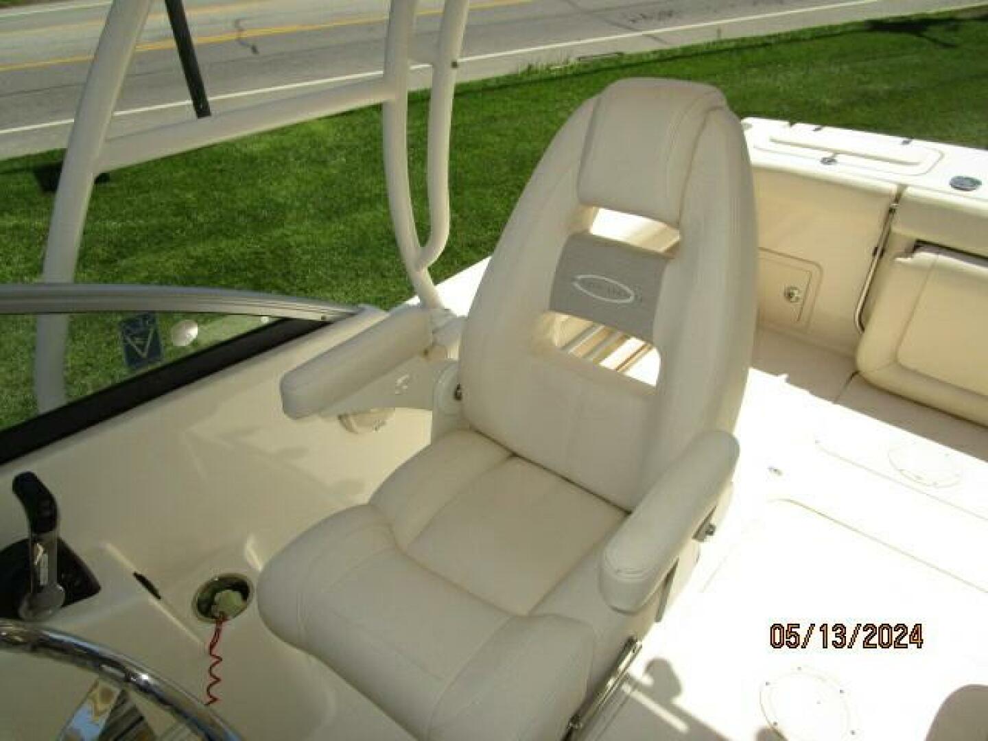 Slide: The Image of 22' Grady-White helmseat - 4378652