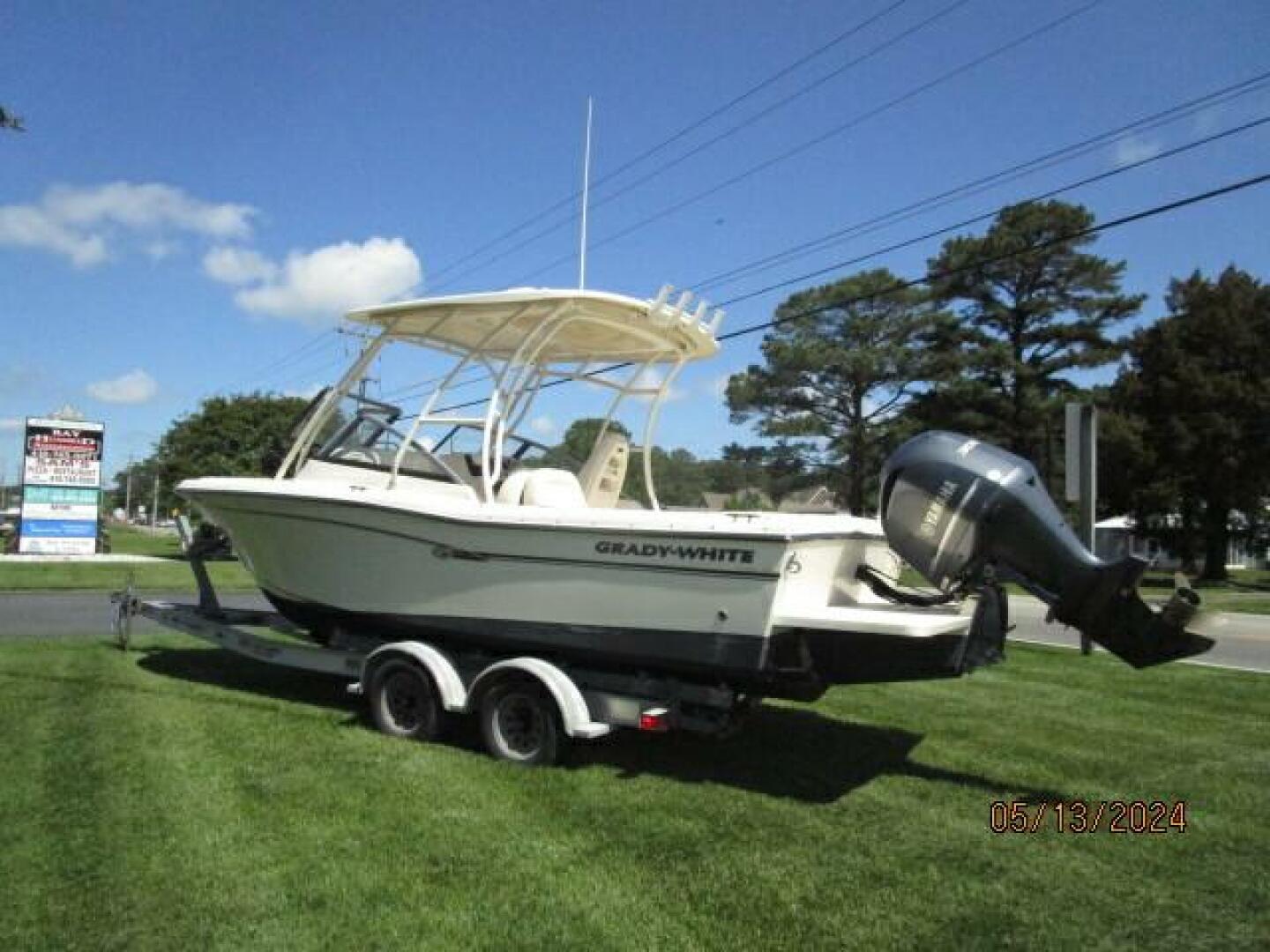Slide: The Image of 22' Grady-White port aft profile - 4378659