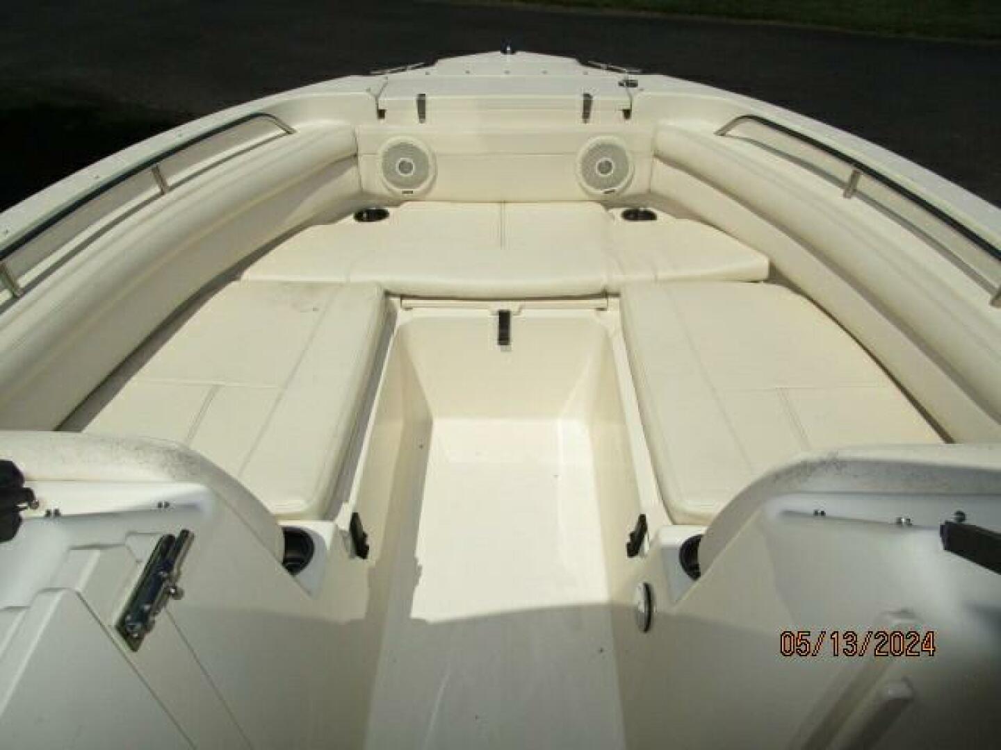 Slide: The Image of 22' Grady-White foredeck seating1 - 4378643