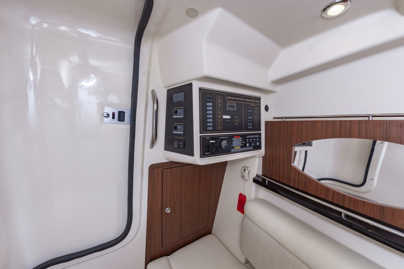 Slide: The Image of 33GradyWhite049 - 5430811