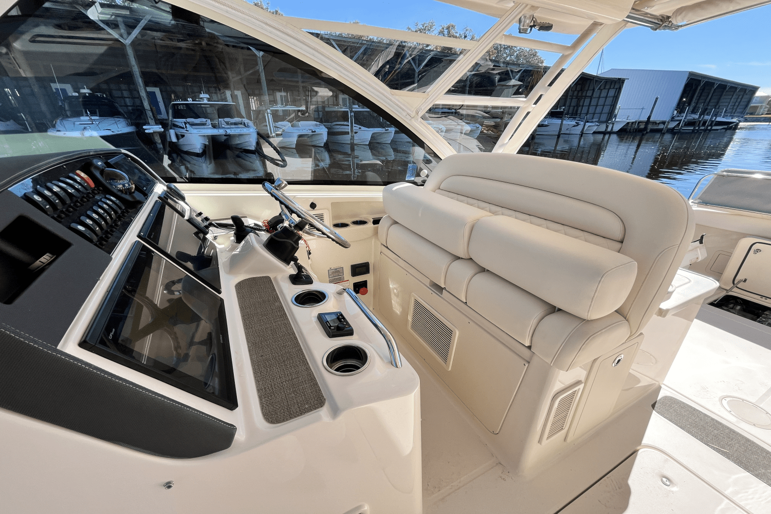 Slide: The Image of Grady-White Freedom 375 2018 - 22