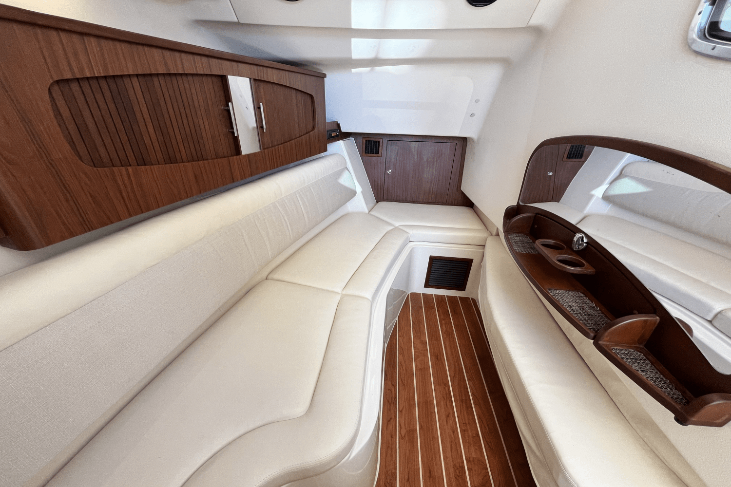 Slide: The Image of Grady-White Freedom 375 2018 - 28