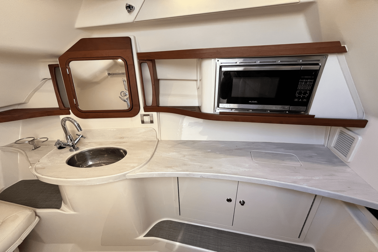 Slide: The Image of Grady-White Freedom 375 2018 - 31