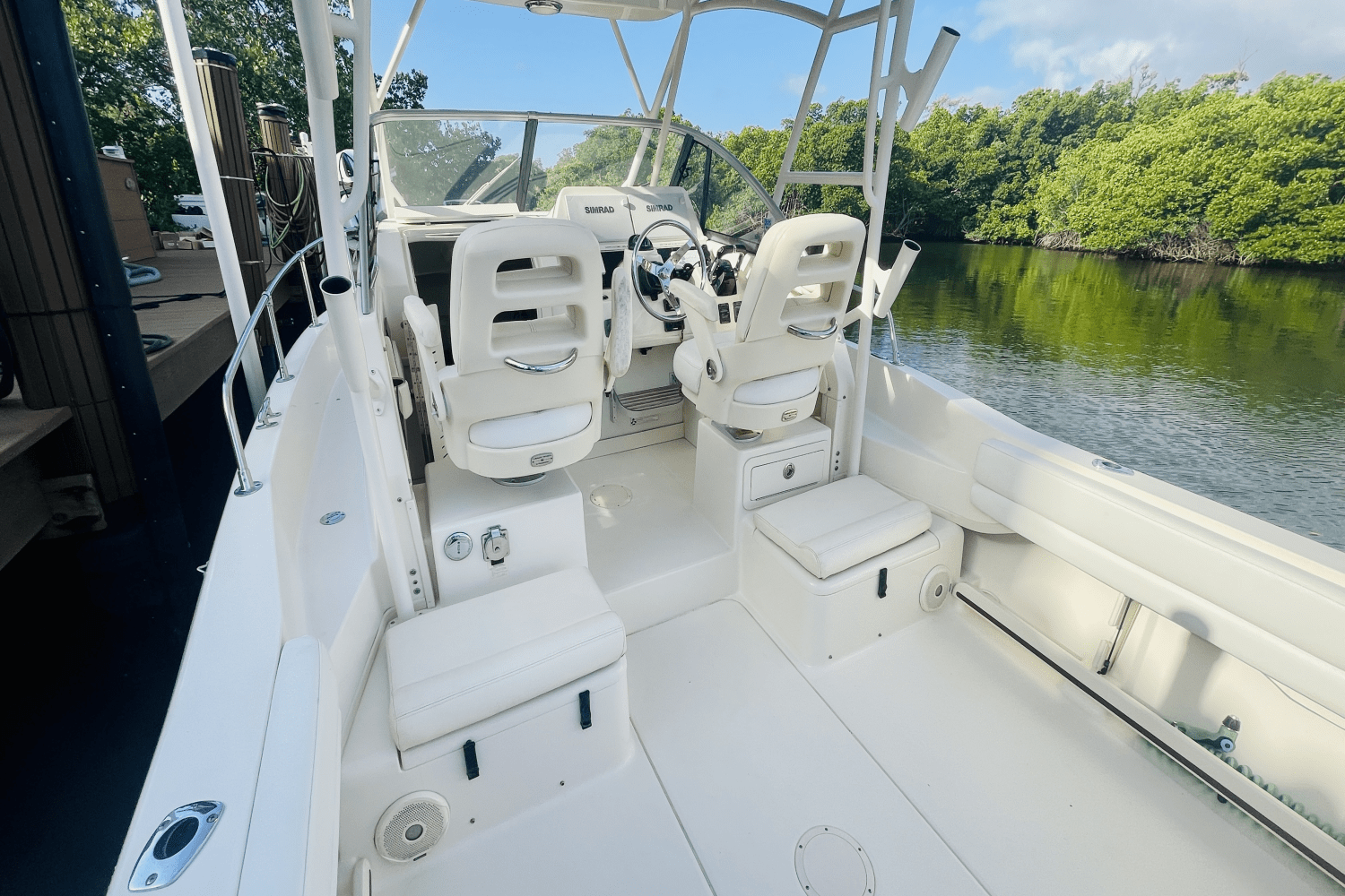 Slide: The Image of Grady-White GULFSTREAM 232 2016 - 14