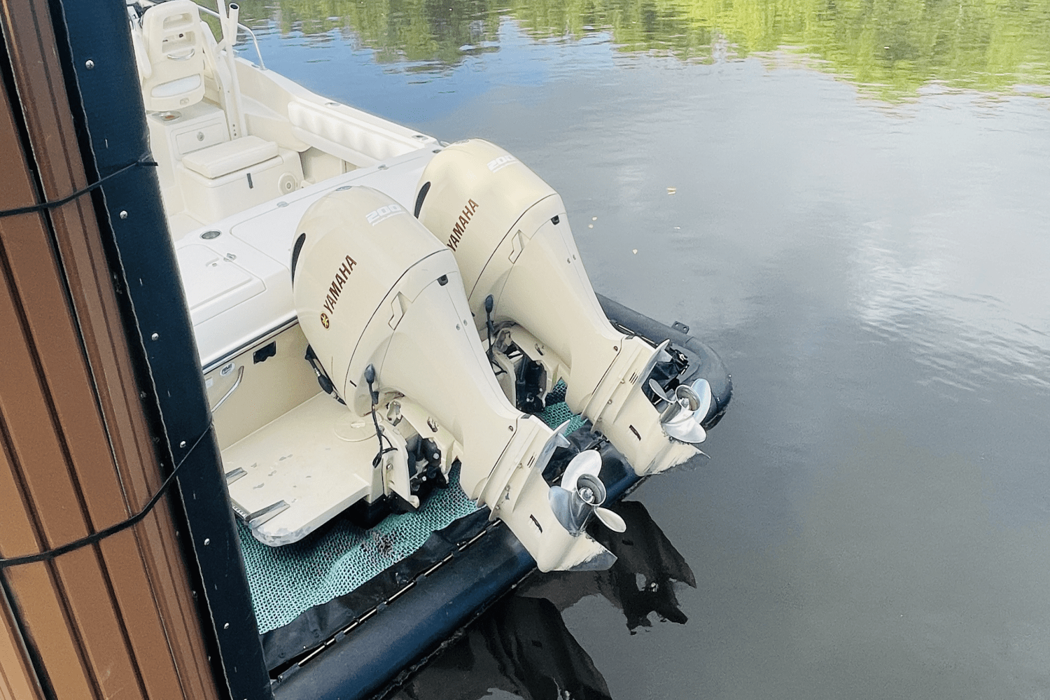 Slide: The Image of Grady-White GULFSTREAM 232 2016 - 2