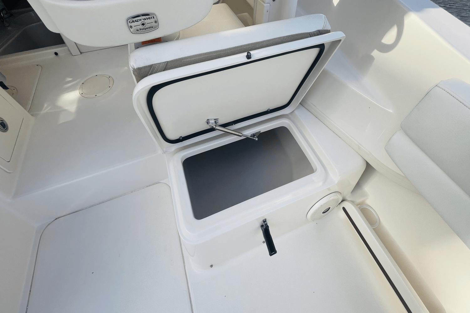 Slide: The Image of Grady-White GULFSTREAM 232 2016 - 24