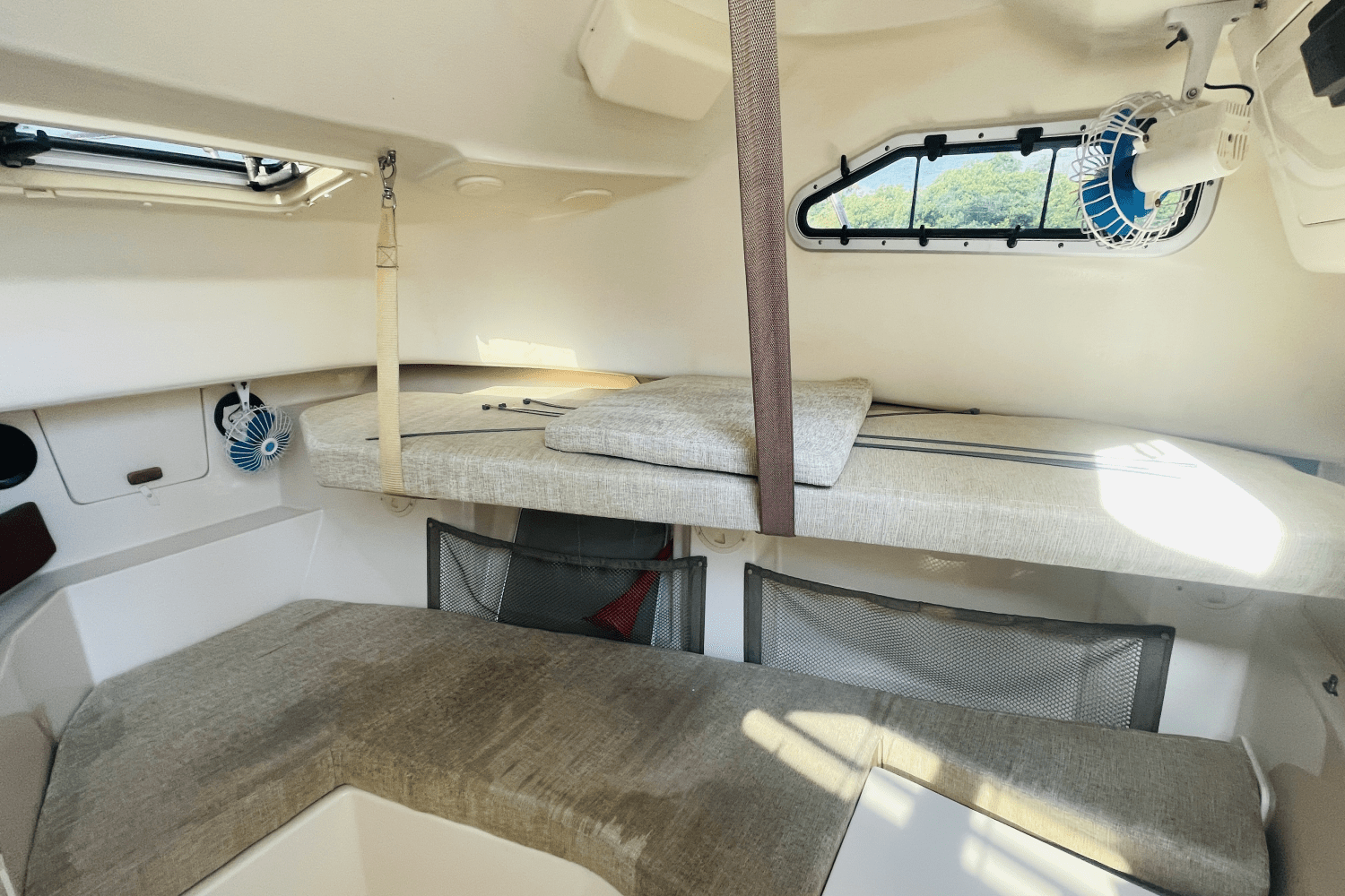 Slide: The Image of Grady-White GULFSTREAM 232 2016 - 41