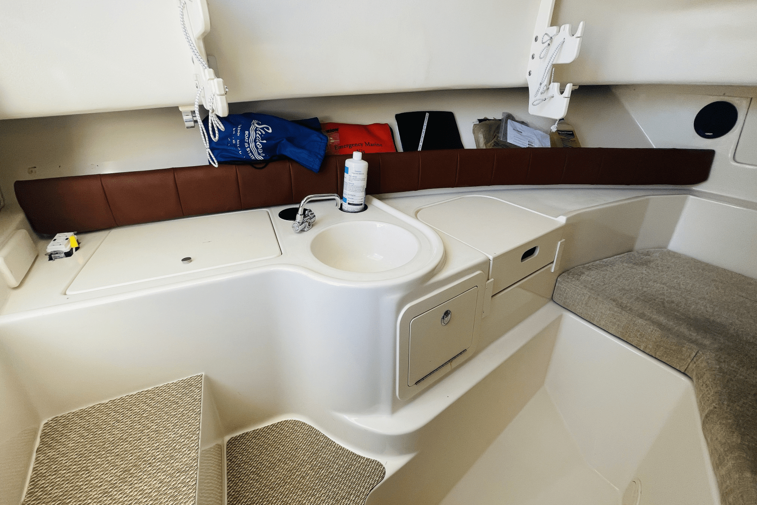 Slide: The Image of Grady-White GULFSTREAM 232 2016 - 44