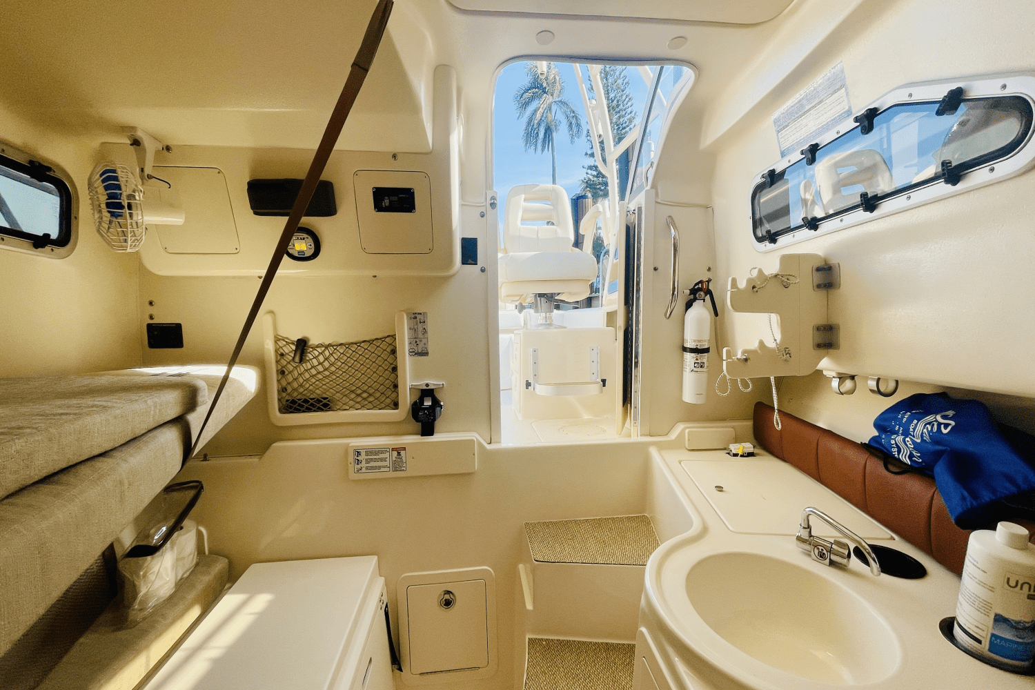 Slide: The Image of Grady-White GULFSTREAM 232 2016 - 47