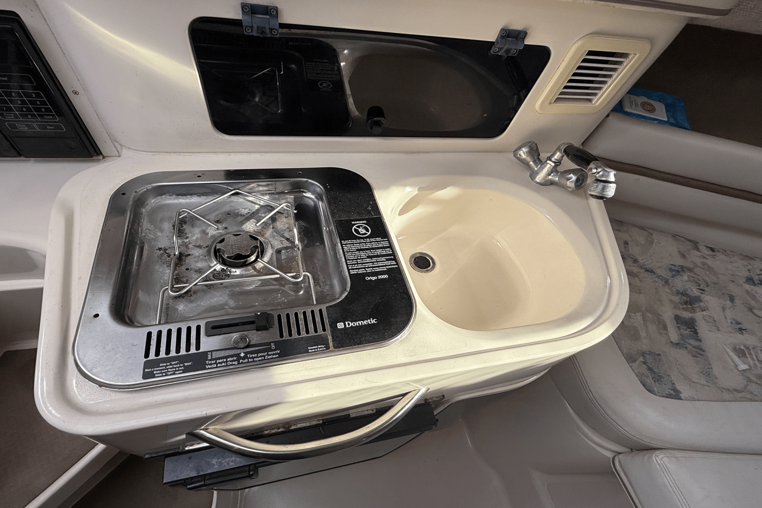 Slide: The Image of Grady-White Marlin 300 2001 - 22