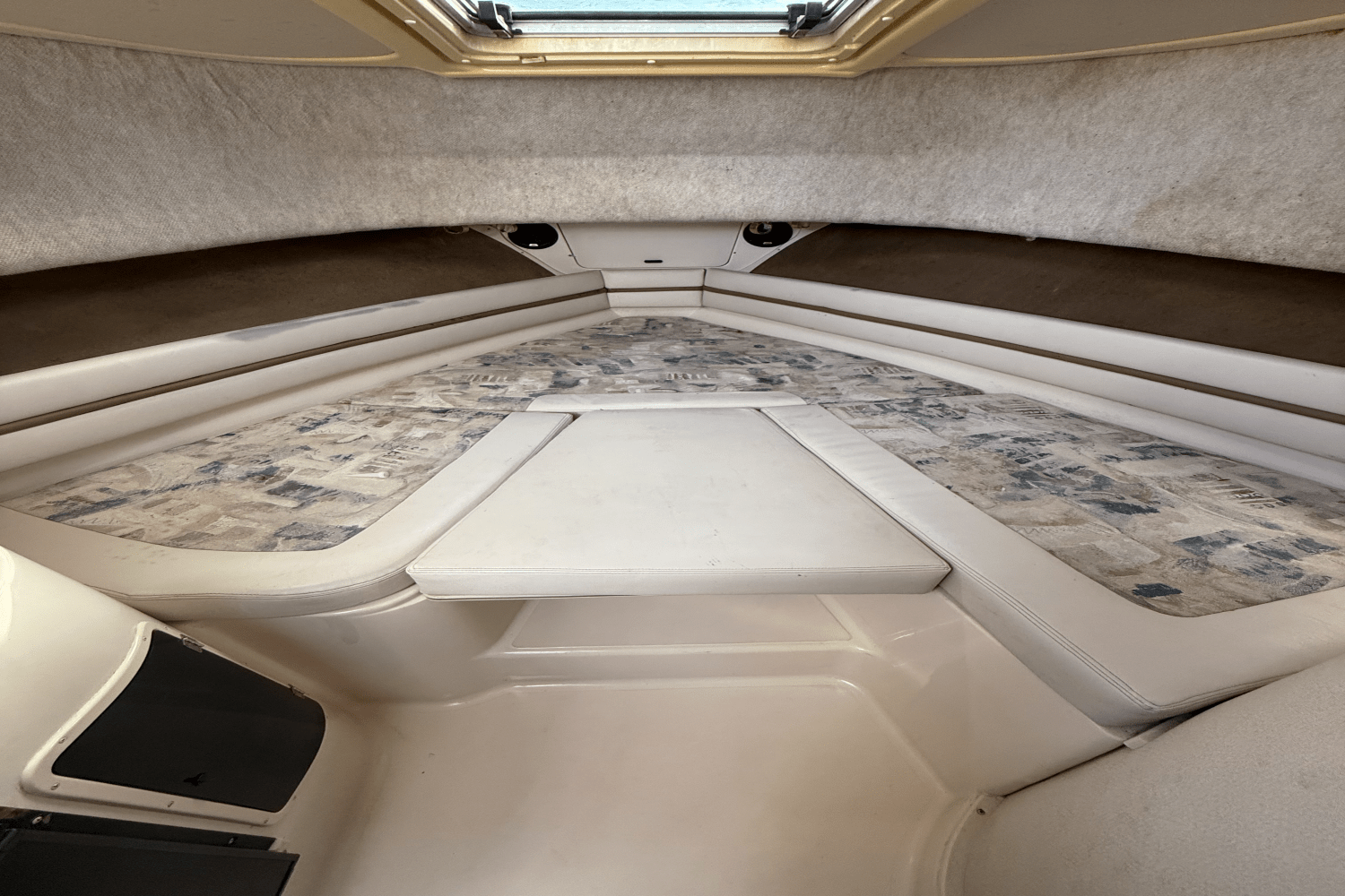 Slide: The Image of Grady-White Marlin 300 2001 - 24