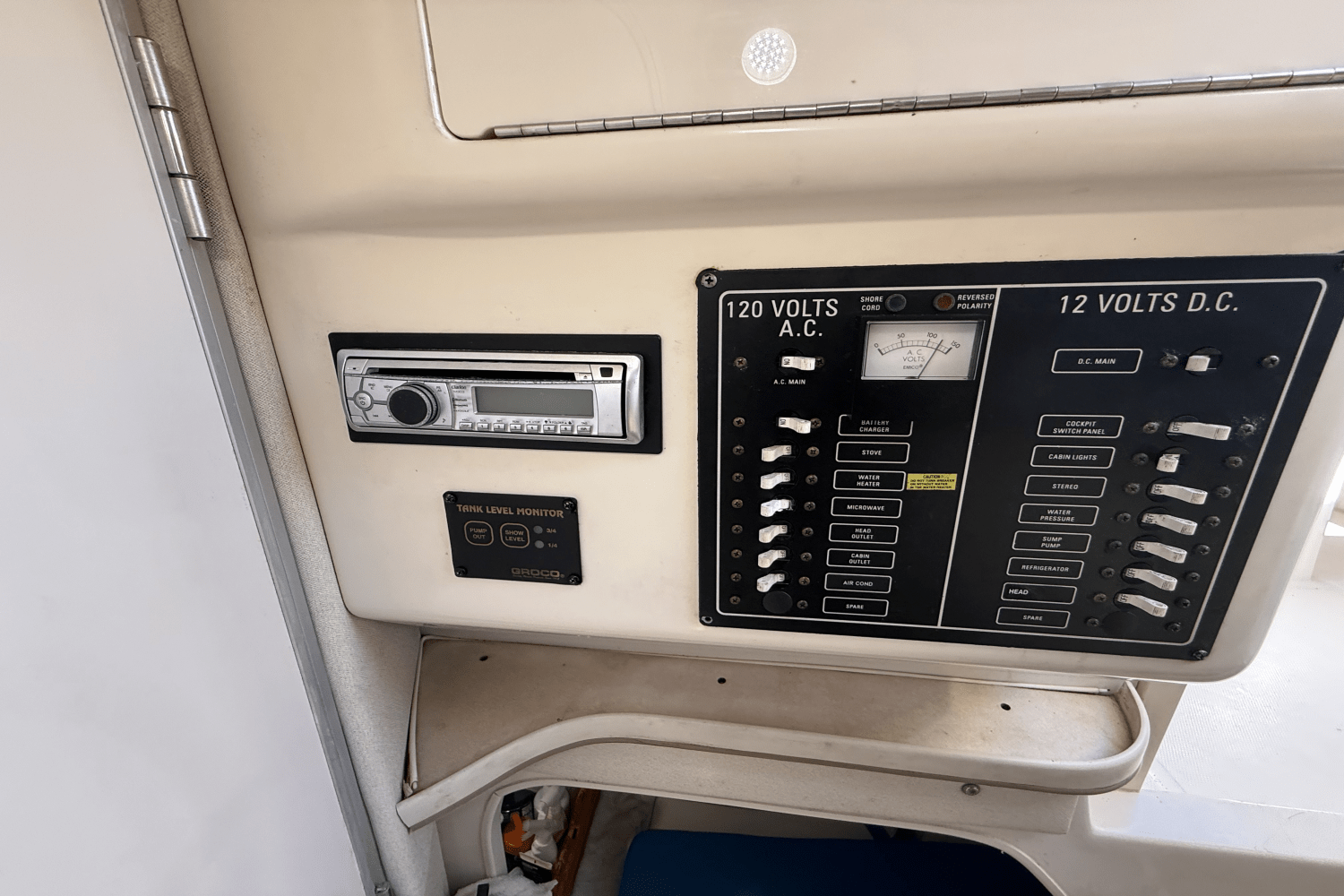 Slide: The Image of Grady-White Marlin 300 2001 - 26