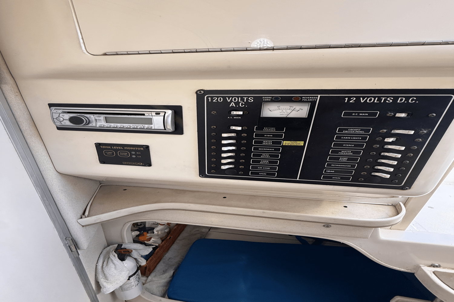 Slide: The Image of Grady-White Marlin 300 2001 - 27