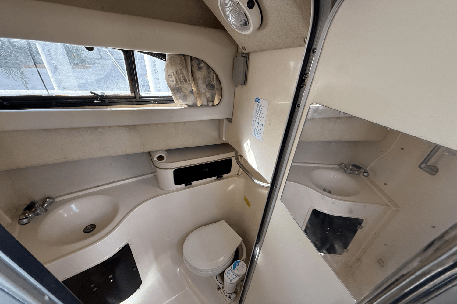 Slide: The Image of Grady-White Marlin 300 2001 - 28