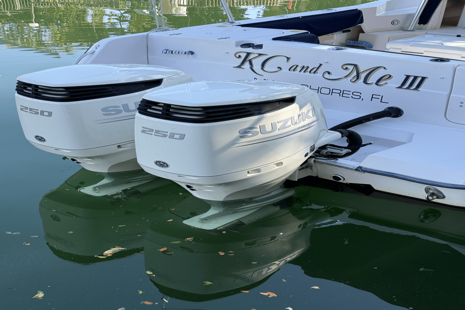 Slide: The Image of Grady-White Marlin 300 2001 - 3