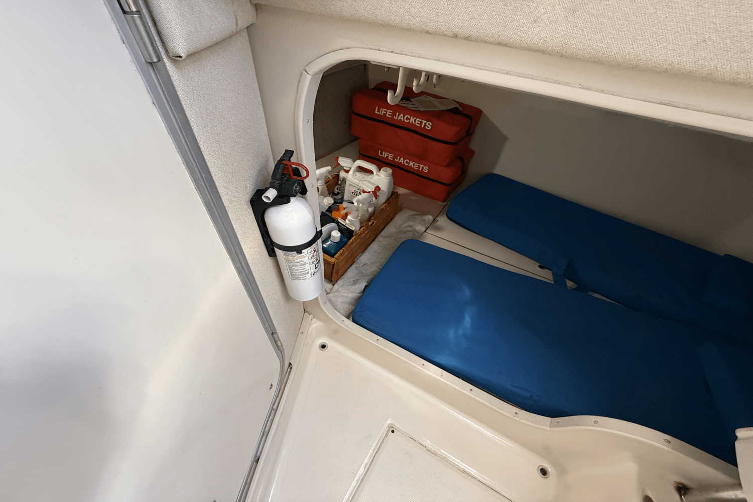 Slide: The Image of Grady-White Marlin 300 2001 - 31