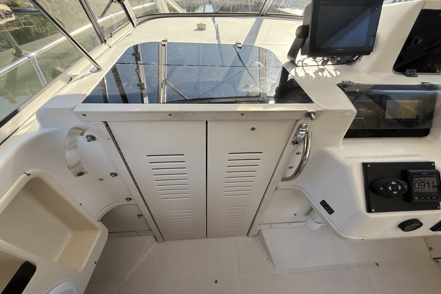 Slide: The Image of Grady-White Marlin 300 2001 - 32