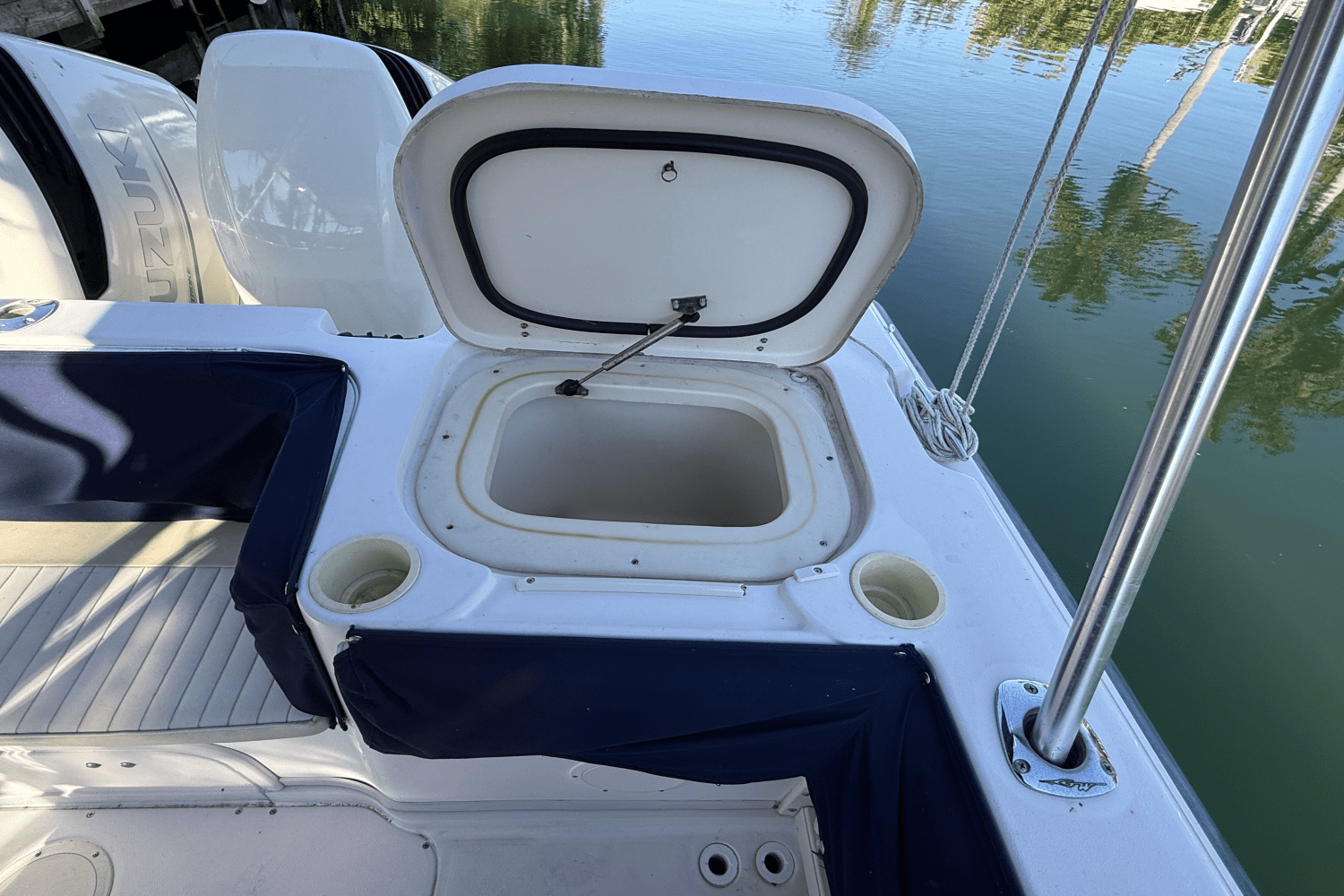 Slide: The Image of Grady-White Marlin 300 2001 - 33