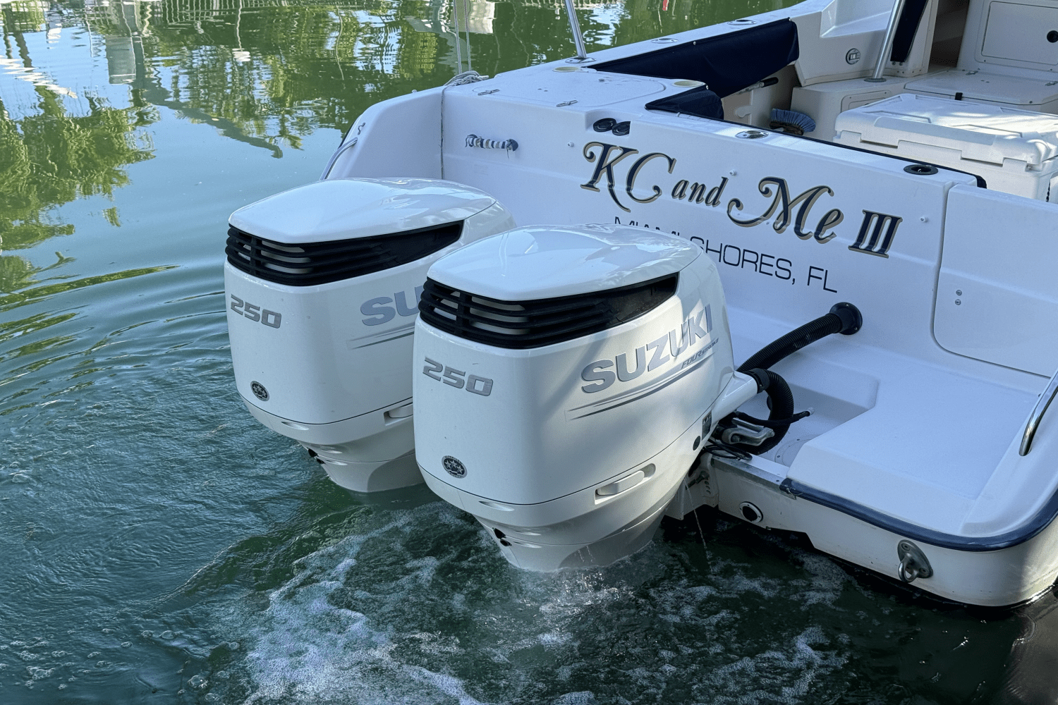 Slide: The Image of Grady-White Marlin 300 2001 - 4